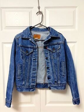 Vintage Levi’s Denim Trucker Jacket Medium Wash - Size M
